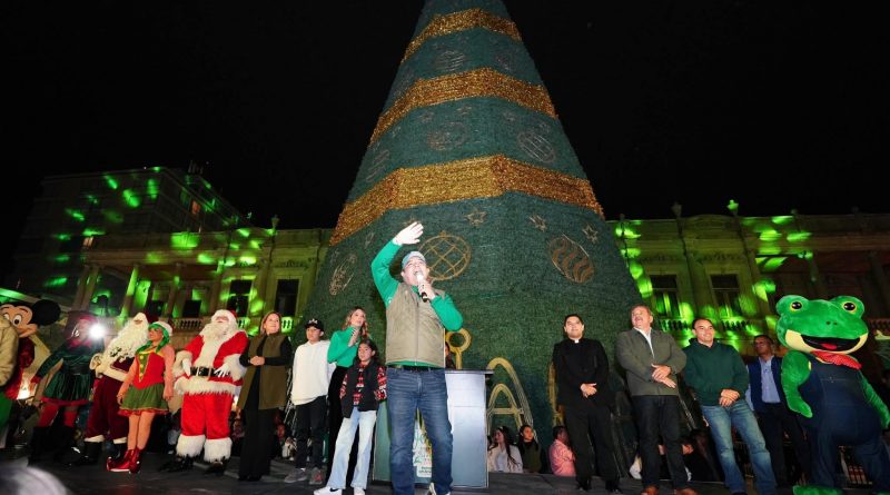 RICARDO GALLARDO INAUGURA ESPECTACULAR VILLA NAVIDEÑA EN FUNDADORES