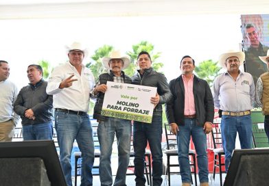 RICARDO GALLARDO ENTREGA MAQUINARIA Y APOYOS A PRODUCTORES POTOSINOS