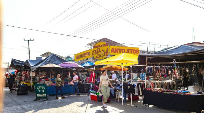 APOYA AYUNTAMIENTO LA ECONOMÍA LOCAL CON INSTALACIÓN DE TIANGUIS ALUSIVOS AL DÍA DEL AMOR Y LA AMISTAD