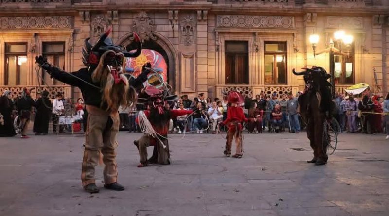 LOS DIABLOS DE LA HUASTECA POTOSINA LLEGAN AL CENTRO HISTÓRICO