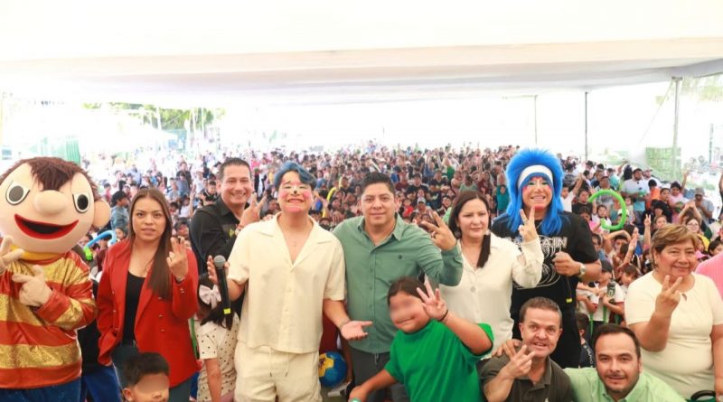 RICARDO GALLARDO FESTEJA A NIÑEZ DE VILLA DE POZOS CON JUGUETES Y NUEVA ÁREA RECREATIVA