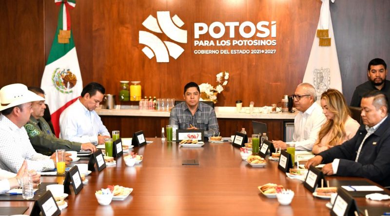 RICARDO GALLARDO ACUERDA AUMENTO DE POLICÍAS MUNICIPALES CON ALCALDES DEL ALTIPLANO