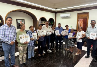 ALCALDE DAVID MEDINA REFRENDA RESPALDO A ADULTOS MAYORES CON ENTREGA DE TARJETONES IMSS BIENESTAR
