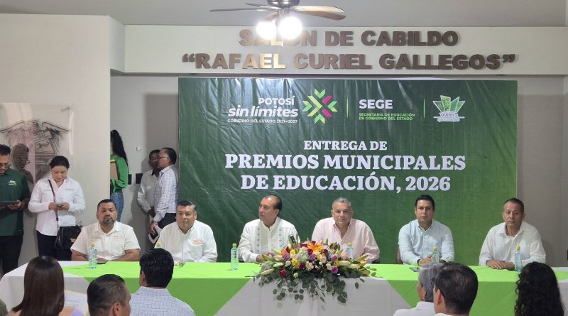 RECONOCEN A DOCENTES CON EL PREMIO MUNICIPAL A LA EDUCACIÓN 2026 EN CIUDAD VALLES