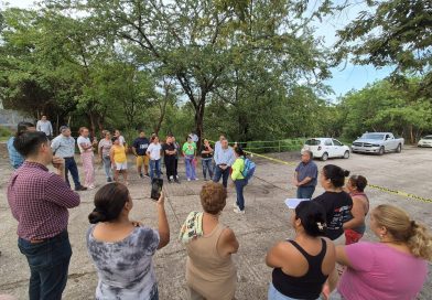 ALCALDE DAVID MEDINA DIALOGA CON VECINOS DEL FRACCIONAMIENTO EL CARMEN TRAS INCIDENTE REGISTRADO EN OBRA DE VIVIENDA