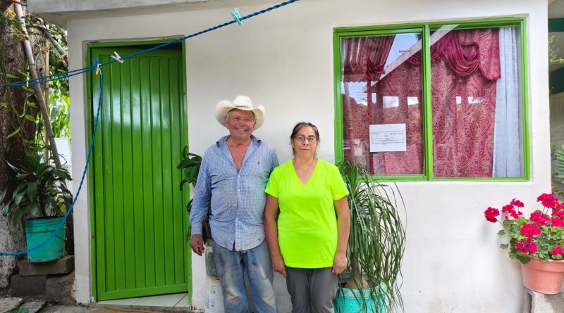 GOBIERNO DEL ESTADO ENTREGA 62 CUARTOS DORMITORIO EN ALAQUINES