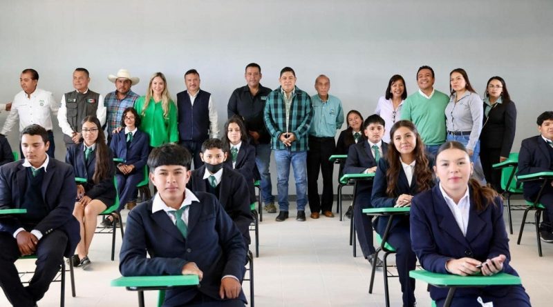 RICARDO GALLARDO ANUNCIA MÁS DE 6 MIL 500 BECAS PARA ESTUDIOS SUPERIORES Y POSGRADOS