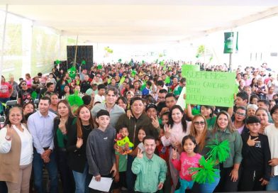 RICARDO GALLARDO LLEVA APOYOS ESCOLARES Y NUEVO ALUMBRADO A VILLA DE POZOS