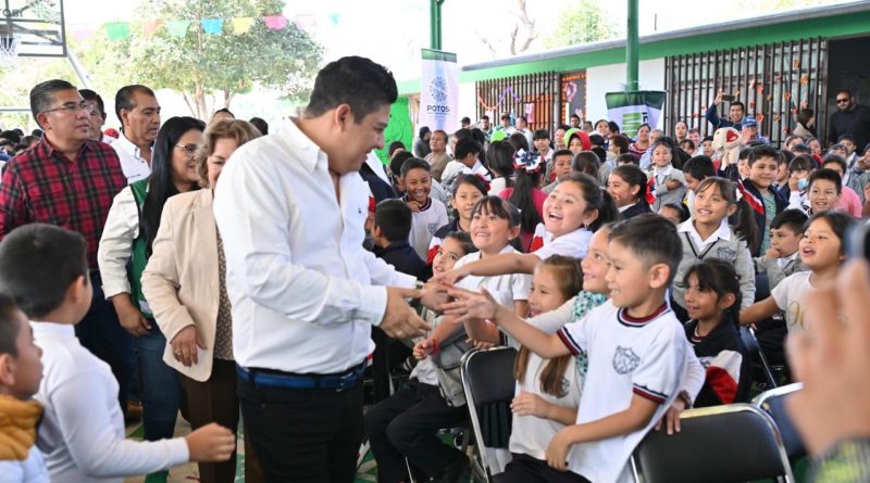 EL GOBERNADOR RICARDO GALLARDO PRESENTARÁ UNA INICIATIVA PARA REGULAR USO DE CELULARES Y PANTALLAS EN ESCUELAS