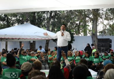 CON EL PROGRAMA “EL GOBER EN TU CASA“ LLEGAN LAS LICENCIAS GRATUITAS DIRECTO A LAS COLONIAS