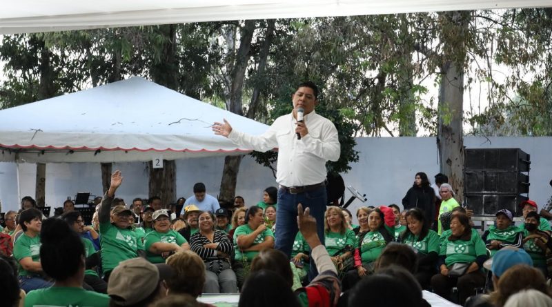 CON EL PROGRAMA “EL GOBER EN TU CASA“ LLEGAN LAS LICENCIAS GRATUITAS DIRECTO A LAS COLONIAS