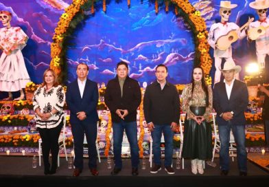 EL GOBERNADOR RICARDO GALLARDO INAUGURA MONUMENTAL ALTAR DE MUERTOS EN PALACIO DE GOBIERNO