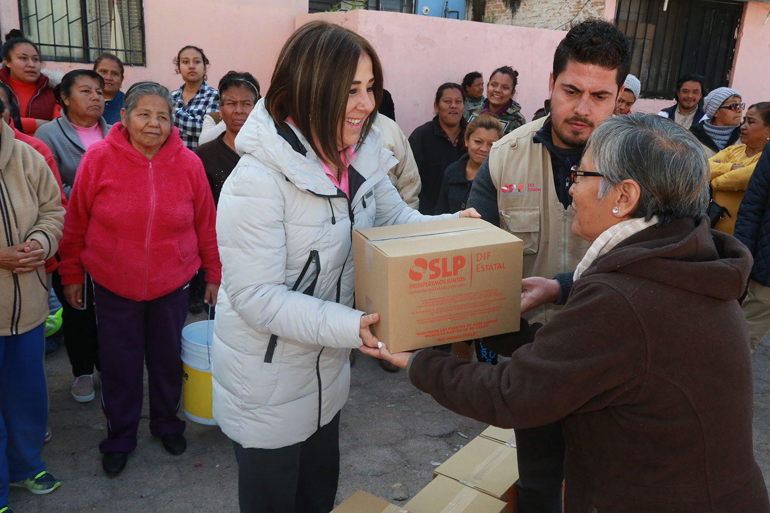 LVR ENTREGÓ APOYOS ALIMENTARIOS A FAMILIAS DE LA CAPITAL | http://www ...